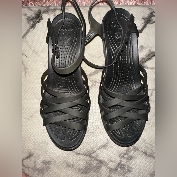 Crocs Stylish Black Strappy Sandals W 10 summer vacation spring beach - Picture 1 of 9